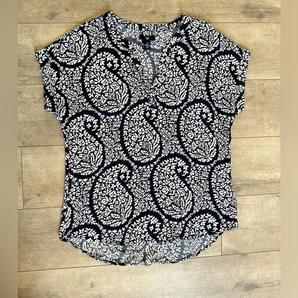 Gap women’s blouse size small